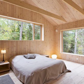 Μινιμαλιστικό ξύλινο υπνοδωμάτιο