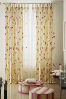 Στενές κουρτίνες σε σχήμα λουλουδιών