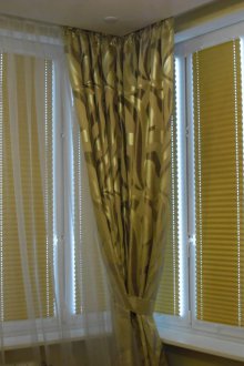 Στενές πτυχωτές κουρτίνες