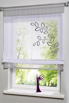 Στενές τούλι κουρτίνες