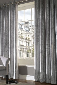 Ριγέ βελούδινες κουρτίνες