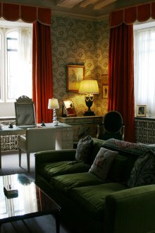 Βελούδιες κουρτίνες στο υπνοδωμάτιο