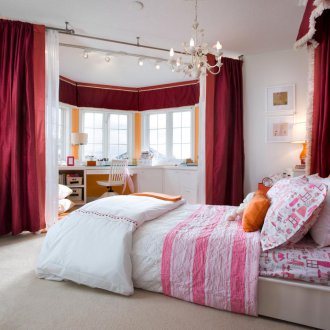 Διπλές μπορντό κουρτίνες