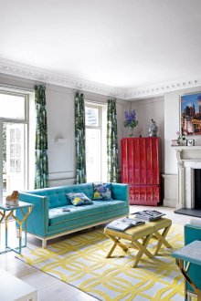 Τυρκουάζ καναπέ με χρυσαφένια επένδυση