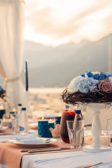 Εξωτερική διακόσμηση τραπέζι γάμου