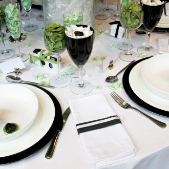 Γάμος διακόσμηση σε μαύρο και άσπρο στυλ.