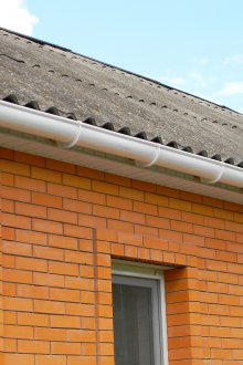 Κλινική πρόσοψη από τούβλα