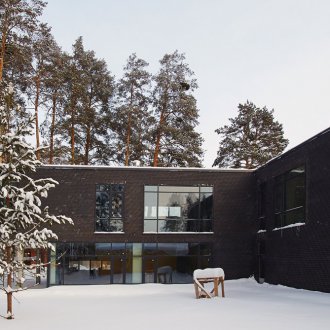 Κλινική πρόσοψη από τούβλα