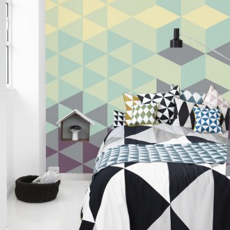 Διαμάντια στον τοίχο στο υπνοδωμάτιο