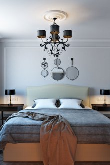 Κορνίζες στον τοίχο στο υπνοδωμάτιο