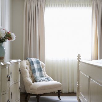 Διπλές λευκές κουρτίνες