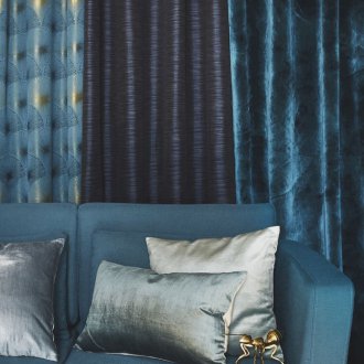 Διπλές κουρτίνες από διαφορετικά υφάσματα