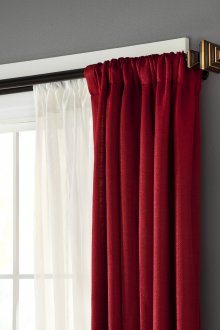 Διπλές κόκκινες κουρτίνες