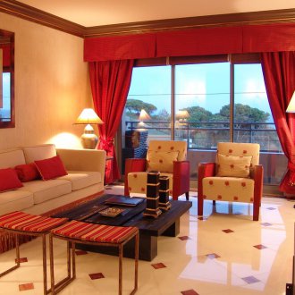 Cortinas rojas con bandeau