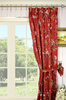 Κόκκινες κουρτίνες με παραλαβές