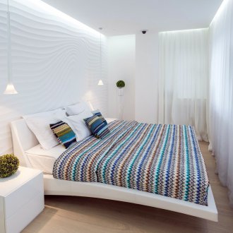 Weißes kleines Bett