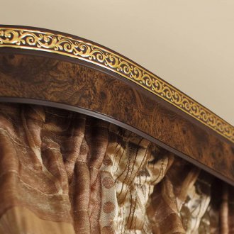 Κορνίζα με κουρτίνες