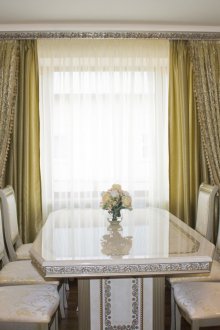 Κουρτίνες μπαγκέτας στην τραπεζαρία