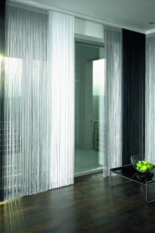 Κουρτίνες με νήματα στο εσωτερικό