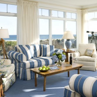 Δερμάτινο καναπέ για καλοκαιρινή κατοικία