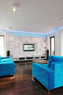 Φωτεινό μπλε καναπέ