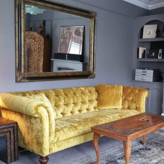 Κίτρινο βελούδινο καναπέ