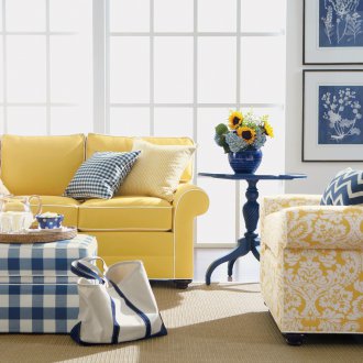 Κίτρινος καναπές με λευκή επένδυση