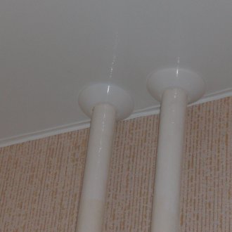 Ζωγραφική σωλήνες στην κουζίνα