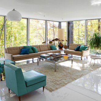 Μπεζ καναπέ στο σπίτι