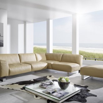 Μπεζ καναπέ υψηλής τεχνολογίας