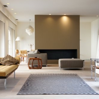 Μπεζ καναπέ στο εσωτερικό