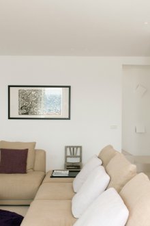 Μινιμαλιστικό μπεζ καναπέ