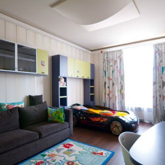 Γκρι καναπές για ένα αγόρι