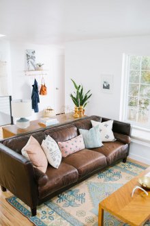 Παστέλ μαξιλάρια καναπέ χρώματος