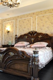 Floral ταπετσαρία φωτίζουν σκούρο κλασικό έπιπλα υπνοδωματίου