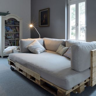 Καναπές παλετών σε τροχούς