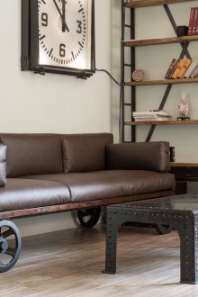 Καναπές στυλ σοφίτα