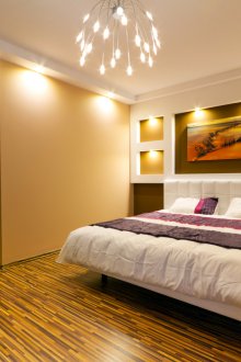 Καφέ δάπεδο στο εσωτερικό