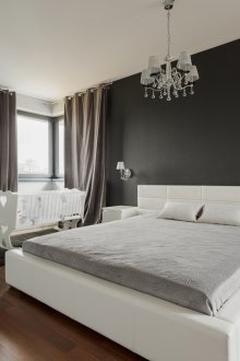 Brown laminate στο υπνοδωμάτιο