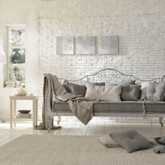 Σφυρήλατος καναπές σε μεταλλικό πλαίσιο