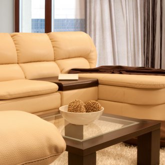 Δερμάτινο καναπέ σε μεταλλικό πλαίσιο