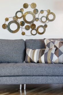 Καναπές μεταλλικού σκελετού με πόδια