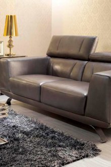 Γκρι καναπές σε μεταλλικό σκελετό