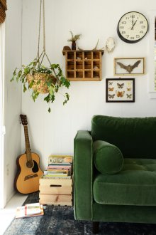 Πράσινο καναπέ στο σπίτι