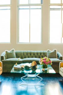 Πράσινος καναπές ταπετσαρίας