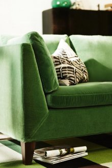 Καναπές με πράσινο πόδι