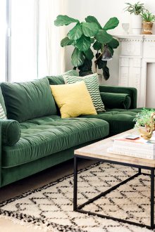 Πράσινος καναπές με οθωμανικά