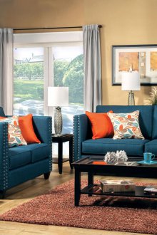 Μπλε καναπές με πριτσίνια