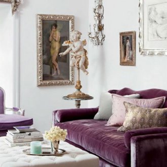 Μωβ καναπές σε κλασικό ύφος