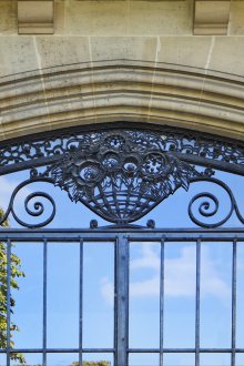 Πλαστά αντικείμενα στην πόρτα